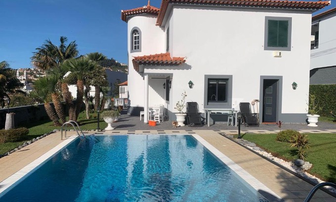 Sao Roque Apartment | Cozy 1-Bed Apartment with Pool in Funchal Madeira