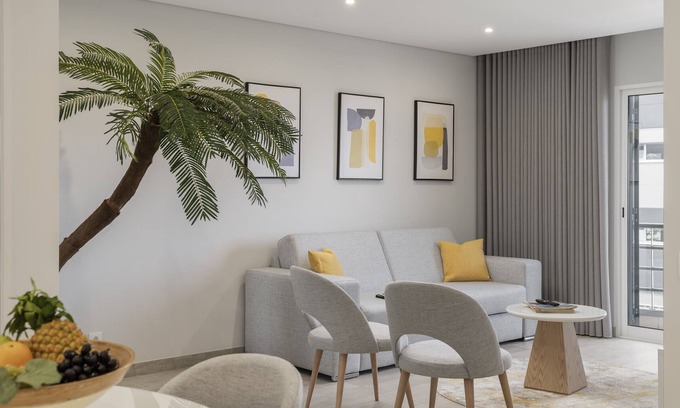 Sao Martinho Apartment | Sea View Retreat: Barreiros III in Funchal - 10/10 Rated