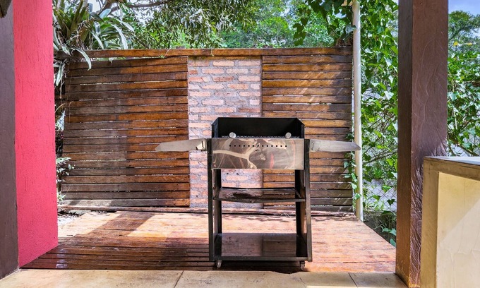 Carapicuiba House | Cozy Retreat with Fireplace Near Nature Reserve Awaits