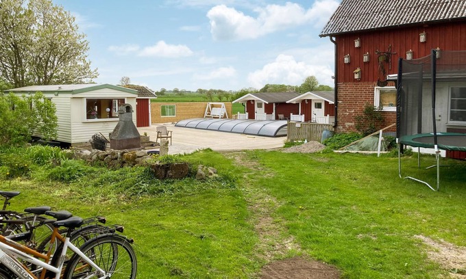 Morup Apartment | Functionally furnished domicile, on a divided plot, with pool and barbecue.