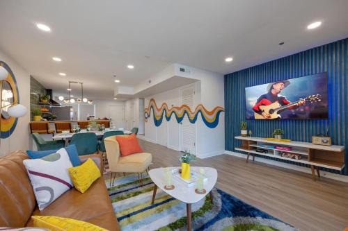 Rutledge Hill House | Vibrant Funky Town - Steps from Broadway & Family-Friendly
