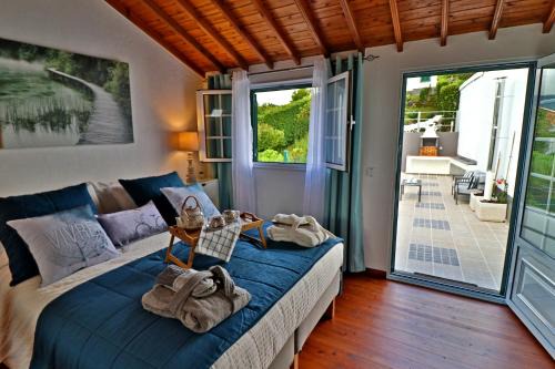 Furnas House | Furnas Nook: Oceanfront Escape with 9.8 Guest Rating
