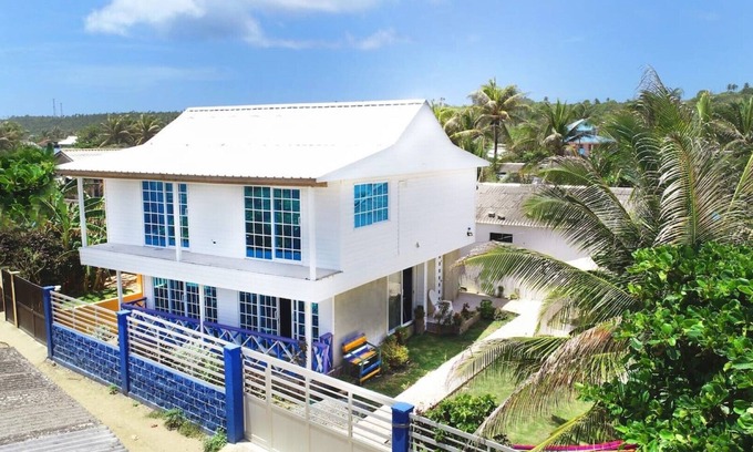 San Andres Ski Chalet | Ideal Oceanfront Apartment in Prime Location