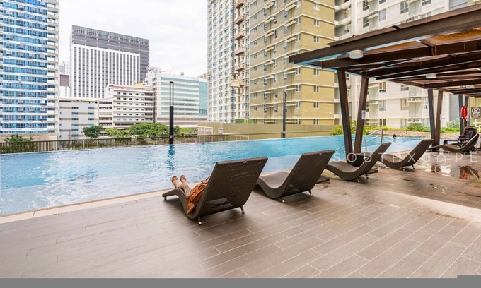 Lahug Apartment | Furnished 1BR | Amenity View, WiFi, Netflix and Pool