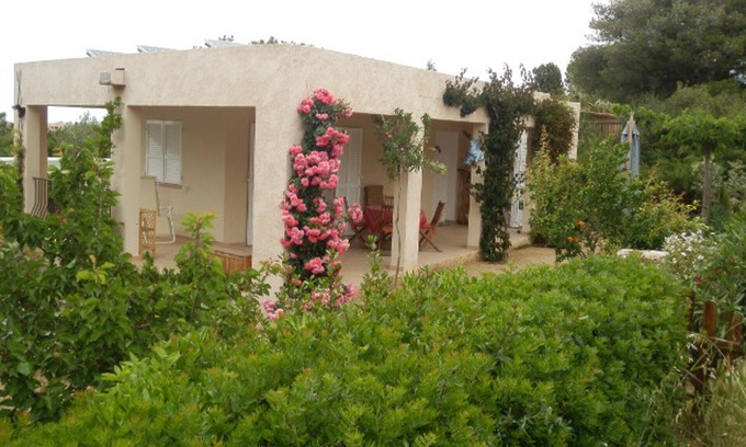 Marine de Davia Cabin | Ideal 2-Room Retreat with Beach Access and Pool
