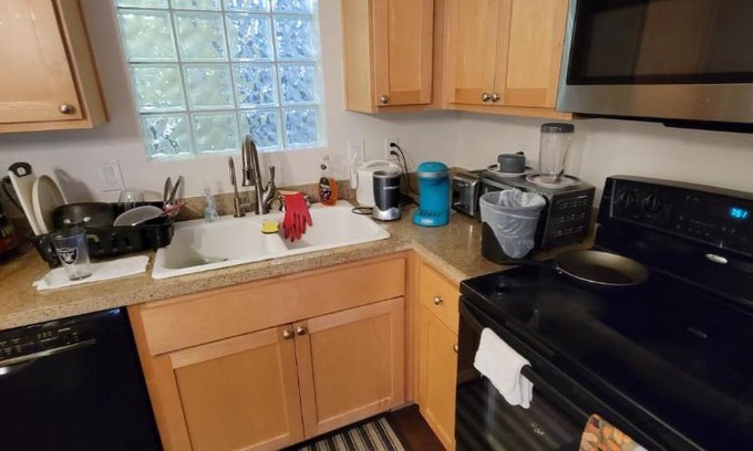 Northside House | Comfortable 2BR Condo in San Jose with Parking & Amenities