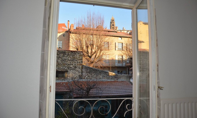 Le Puy-en-Velay Apartment | Renovated Downtown Puy Apartment with Spa & Free WiFi