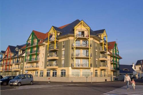 Cayeux-sur-Mer Apartment | Cozy Apartment with Balcony, Pool & Pet-Friendly Stay