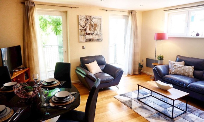 Cambridge Apartment | Convenient Apartment Near Cambridge Station with Free Parking