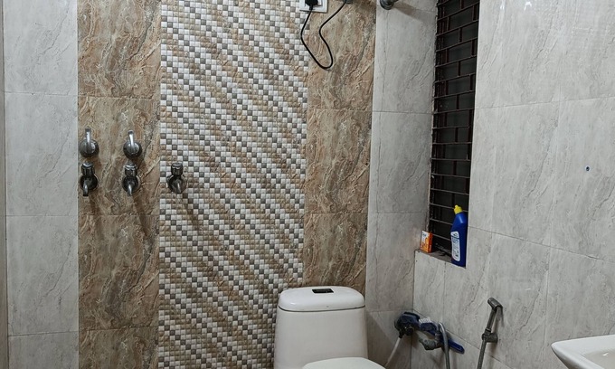 Pashim Vihar Apartment | Convenient Furnished Apt near Action Balaji Hospital