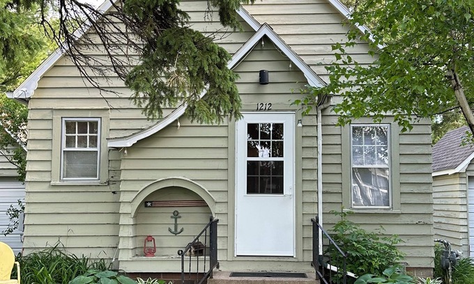 Clear Lake Cottage | Lakefront Cottage with Pool: Rated 10/10 for Your Stay!