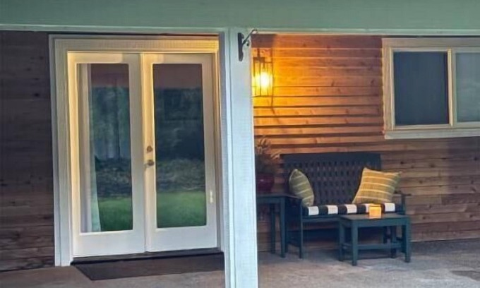 Seabeck Cottage | Serene Cottage Retreat on 5 Acres Near Seattle Ferry