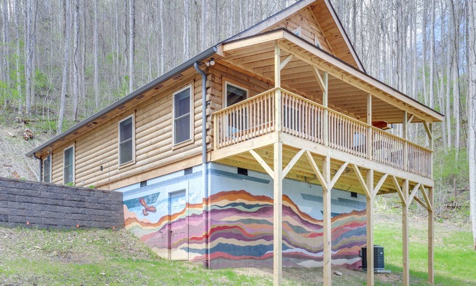 Marshall Cabin | Experience Marshall Cabin: Deck, Fire Pit & 10/10 Rating!