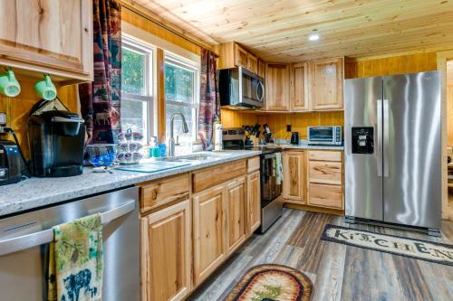 Cosby House | Cozy Cosby Cabin with Oceanfront Views and Family-Friendly Yard