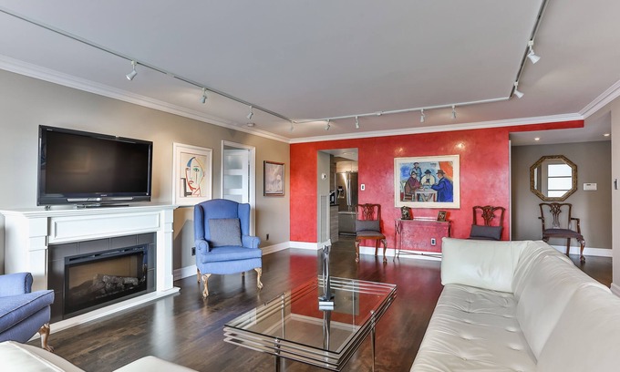 Church and Wellesley Condo | Executive Condo Lease in Downtown Toronto with Pool & Spa