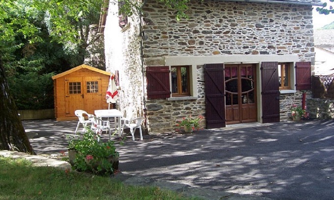 Camjac House | Idyllic Gite Rental Near Naucelle with Pool & Breakfast