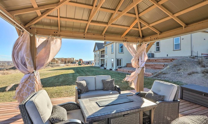 Todd Creek Apartment | Ultimate Brighton Family Retreat with Spa & Breakfast