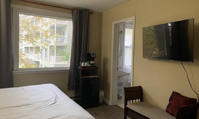 Bracebridge Hotel | Central Furnished Rental with Incredible Views and Kitchen