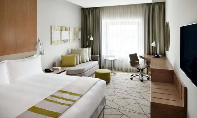 Dubai Festival City Apartment | Comfortable Standard Room Conveniently Located Near Carrefour