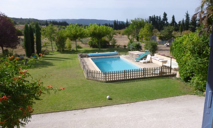 Lagnes Apartment | Stunning Studio with Pool and Ocean View in Luberon