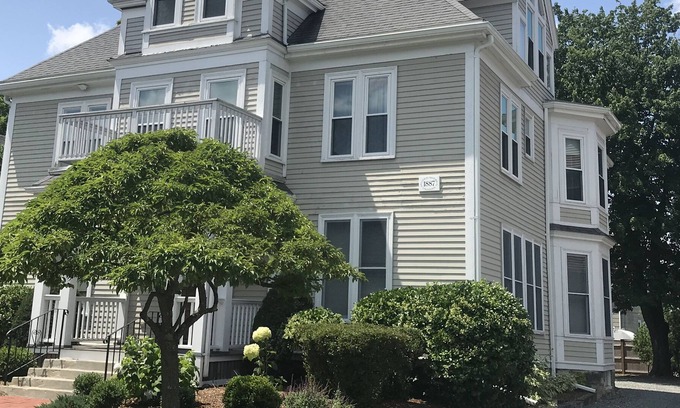Wellesley Apartment | Cozy Studio with Private Patio and Parking in Wellesley Square