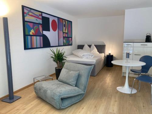 District 8 Apartment | Cozy Studio Retreat with Garden near Seefeld & Breakfast