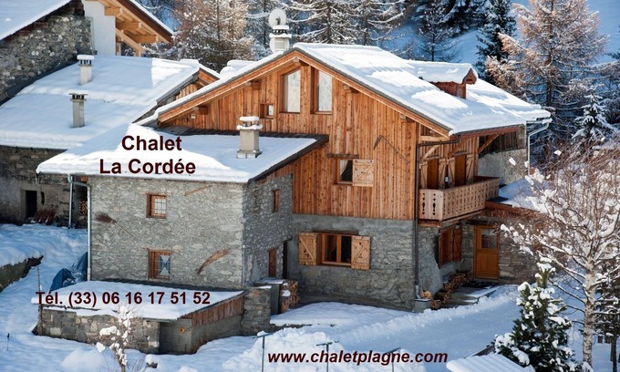 La Roche Ski Chalet | Convenient Furniture Rental Steps from the Slopes