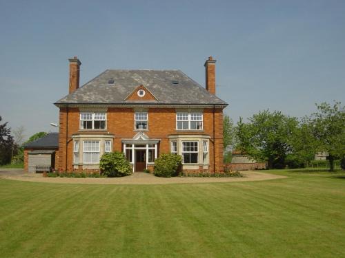 Yardley Gobion Bed & Breakfast | Furtho Manor Farm: Guest Rated 9/10 & Family-Friendly Stay