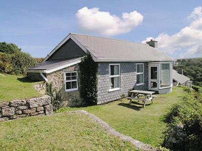 St Just House | Pet-Friendly Retreat at Furzeburrow - Rated 9.3/10!
