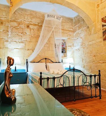 Mosta Apartment | Cozy Fusion Homestay: Top-Rated Stay with Breakfast