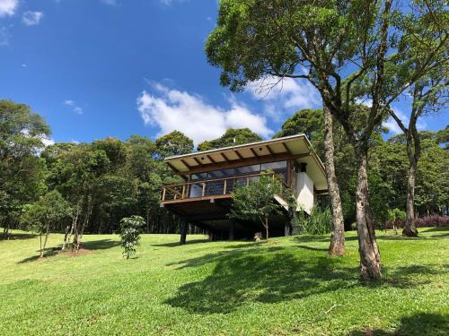 Goncalves Cabin | Experience Futucatuia Brisa Chalé with Hot Tub in Nature
