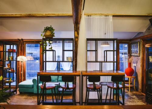 Huairou Hotel | Discover Fuxishan East Inn: Family-Friendly Retreat