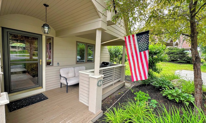Bretton Woods Condo | FV44 Updated Retreat with AC, WiFi & Pet-Friendly Perks