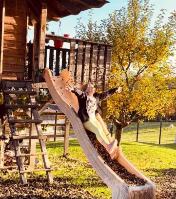 Sankt Peter am Kammersberg Apartment | Family-Friendly Retreat at FW Aussicht Fam Sigl with Hot Tub
