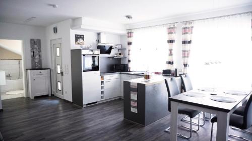 Singen Apartment | Discover FW-Siegel: Oceanfront Stay with Pool & Family Fun