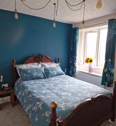 Slyne House | Scenic Fylde Court: Family-Friendly Oceanfront Getaway