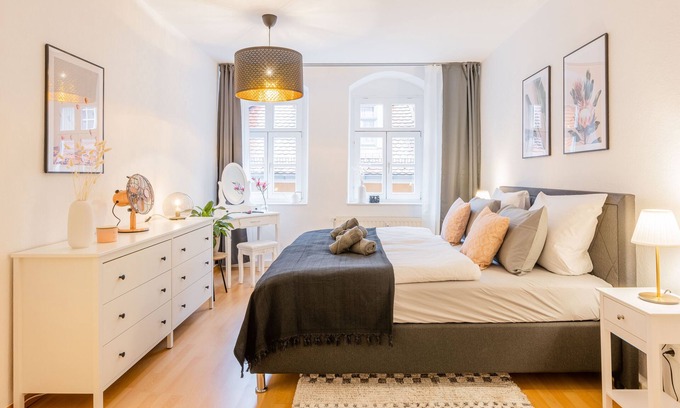 Meissen Condo | Fynbos Apartment: Central Location with Parking & Netflix