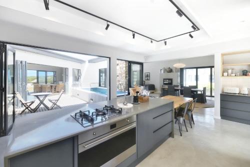L'Agulhas Apartment | Elegant Fynbos Hill Accommodation with Child-Friendly Amenities