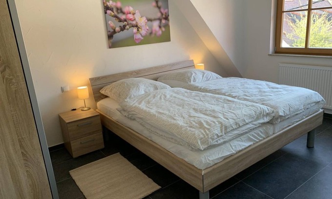 Gimmeldingen Bed & Breakfast | Seaside Retreat at Gästezimmer Meerspinne - Family Friendly