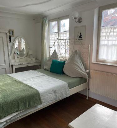 Old Town House | Family-Friendly Stay at Gästehaus Hölle 12 with Kitchen