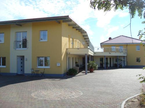 Neustadt-Diedesfeld House | Highly Rated Gästehaus Weingut Glas for Your Next Getaway