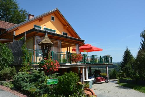 Sankt Johann im Saggautal House | Gästehaus Schmid: Family-Friendly Oceanfront Retreat