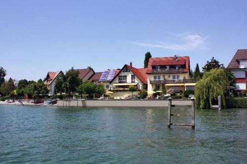 Immenstaad am Bodensee House | Beachfront Getaway: Gästehaus am Bodensee, 4-Star Retreat