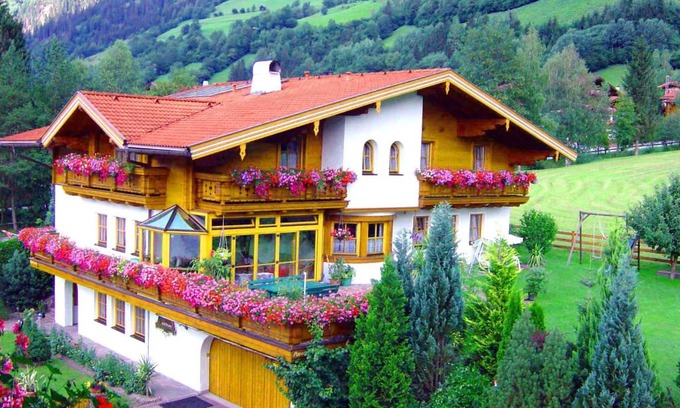 Dorfgastein Apartment | Family-Friendly Stay at Gästehaus ALPINA - Rated 9.5/10
