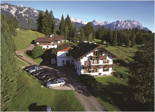 Kruen House | Gästehaus Alpina: Oceanfront Retreat with Spa & Family Perks