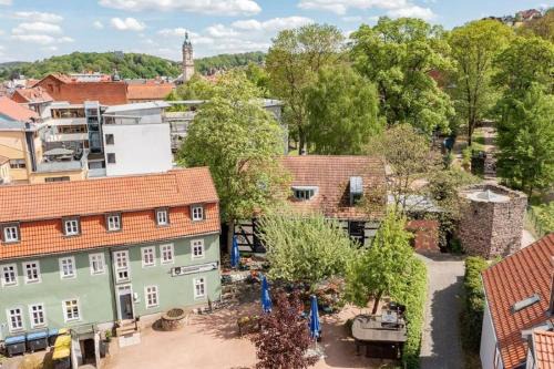 Eisenach House | Family-Friendly Gasthof-Gästehaus am Storchenturm Awaits