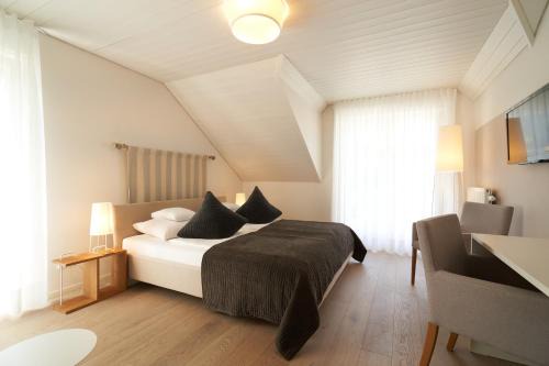 Inzlingen House | Gästehaus am Wasserschloss: Family & Pet-Friendly Retreat