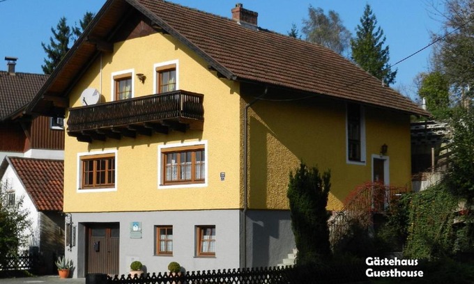 Prinzersdorf Apartment | Welcoming Gästehaus am Weinberg - Schlager: Family Friendly Stay