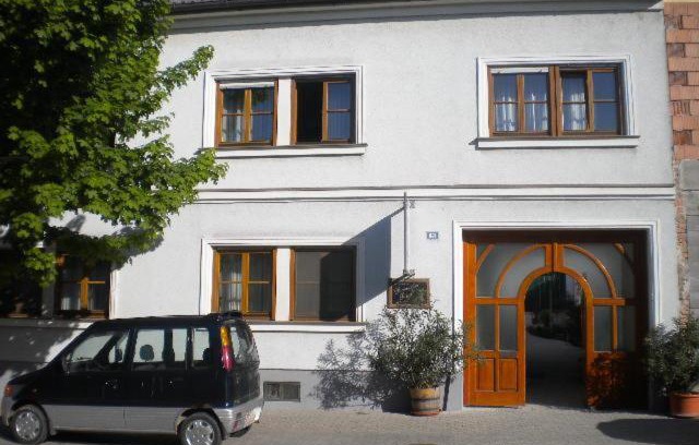 Jois House | Gästehaus Auer Werner: Family-Friendly Retreat with Kitchen