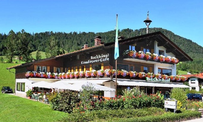 Entfelden Apartment | Guest-Focused Stay at Gästehaus Backhäusl - Rated 8/10